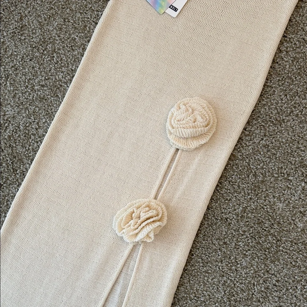 Cream Knit Halter Top with Flower Detail - Picture 4 of 6